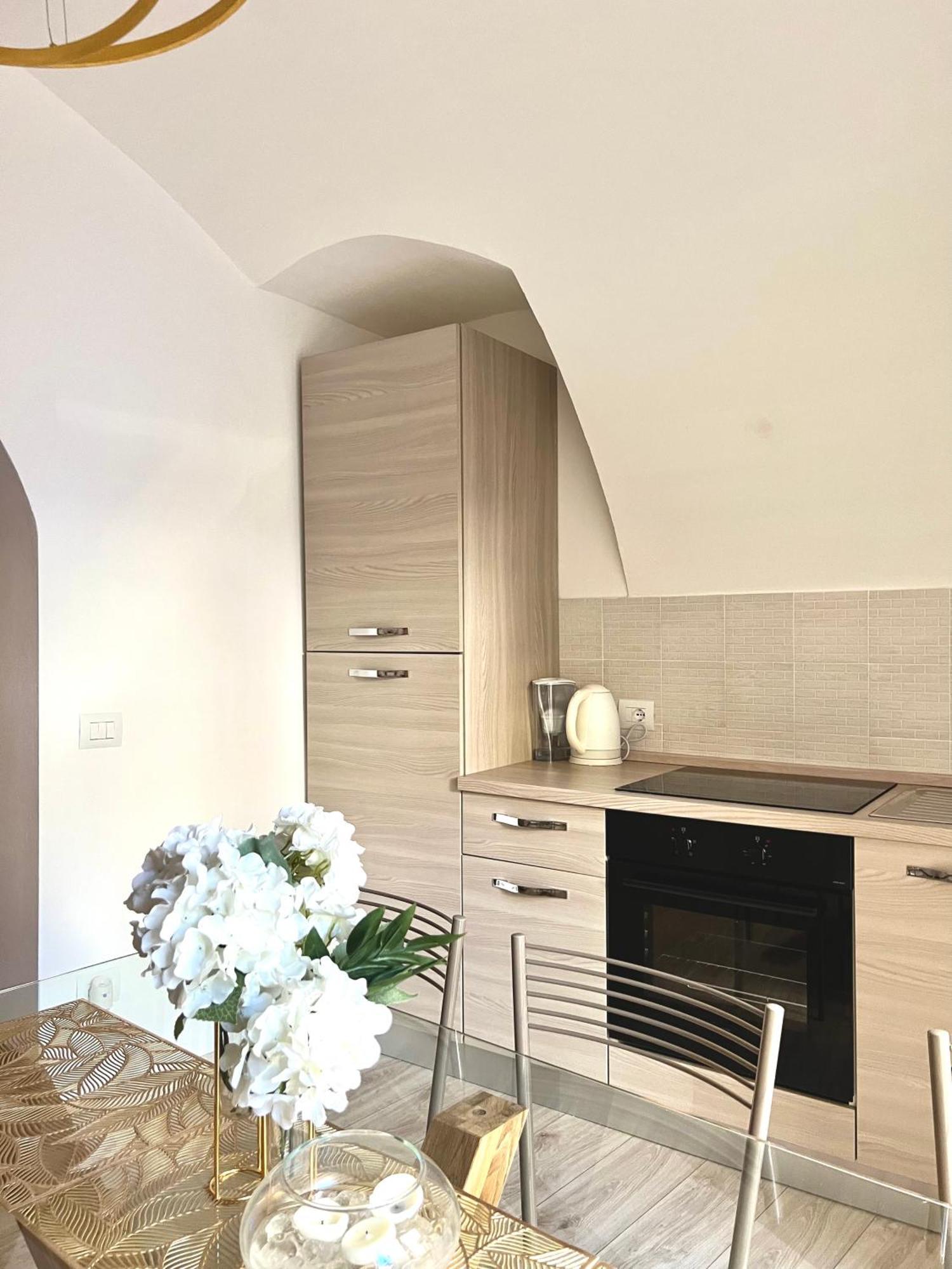 L'Arco Sul Lago • Gold Apartment Castro  Esterno foto