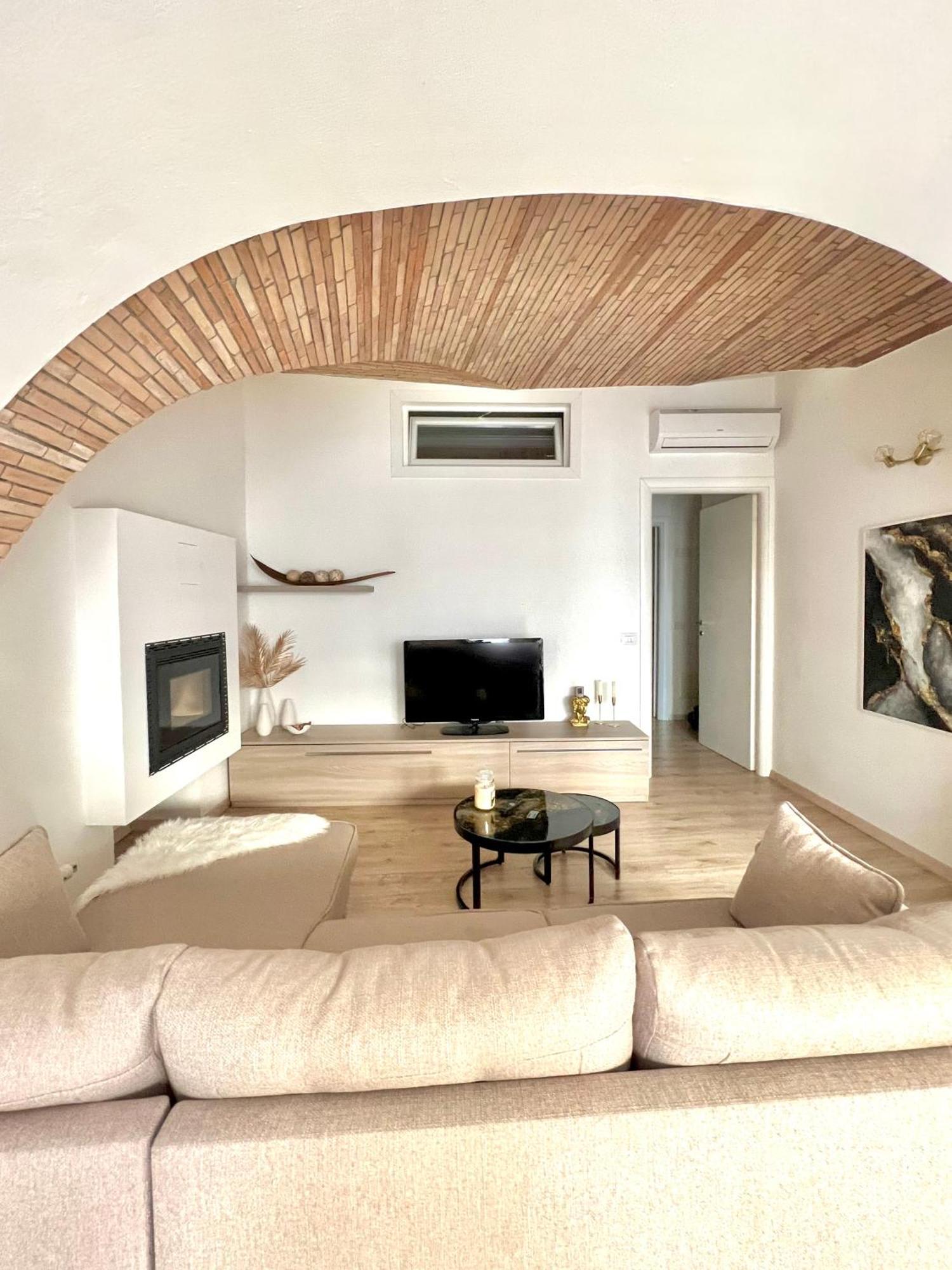 L'Arco Sul Lago • Gold Apartment Castro  Esterno foto