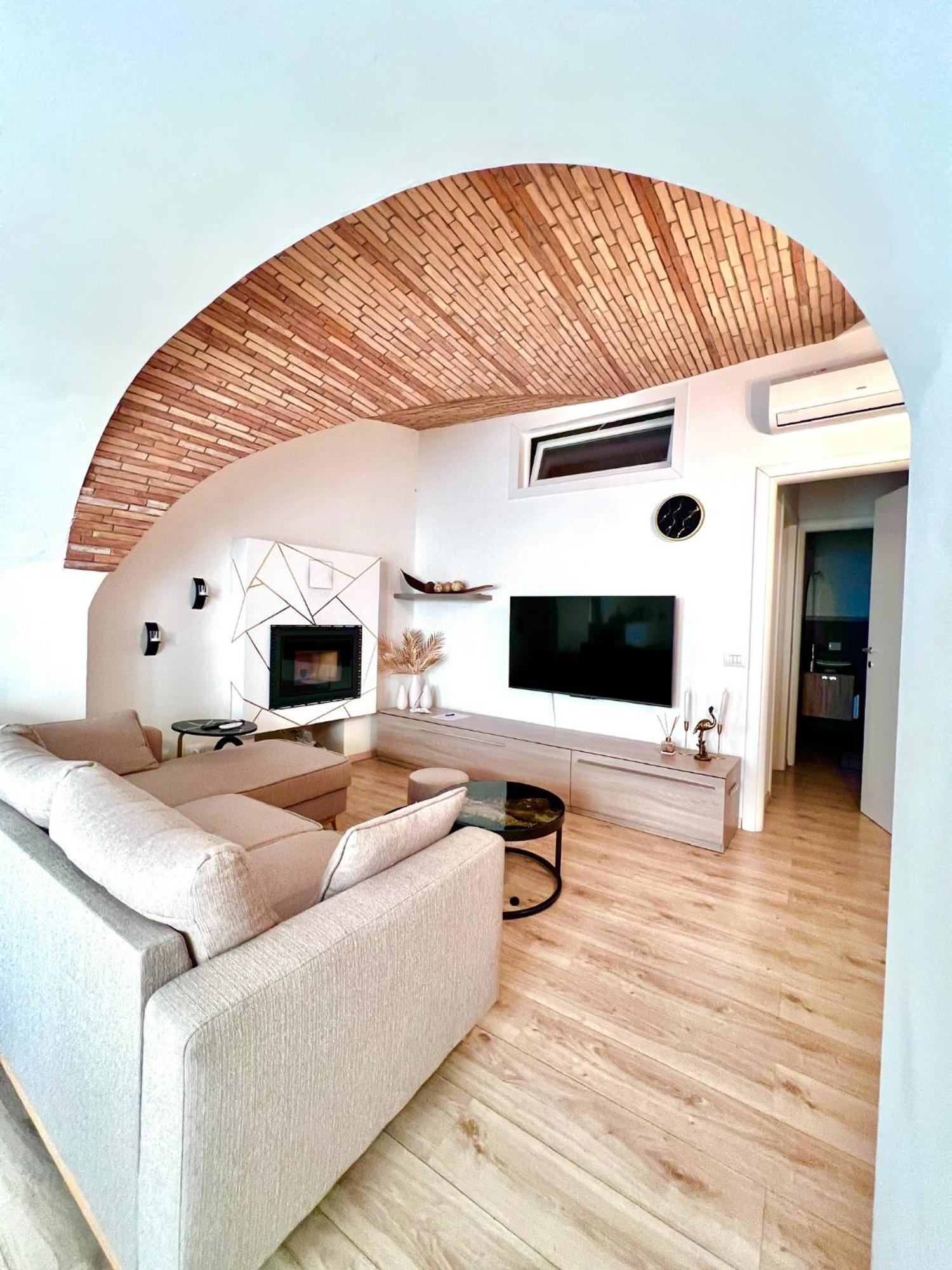 L'Arco Sul Lago • Gold Apartment Castro  Esterno foto