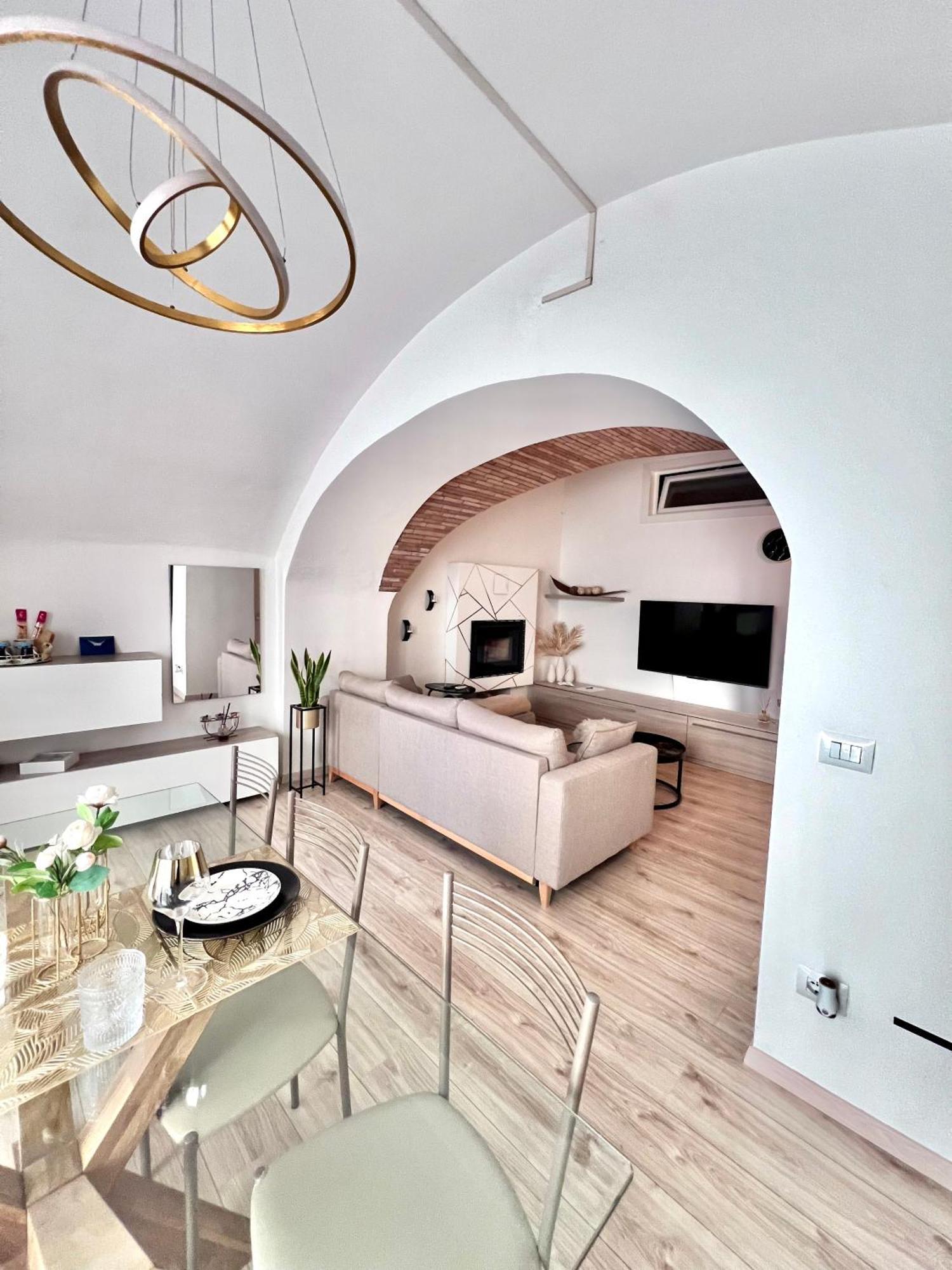 L'Arco Sul Lago • Gold Apartment Castro  Esterno foto